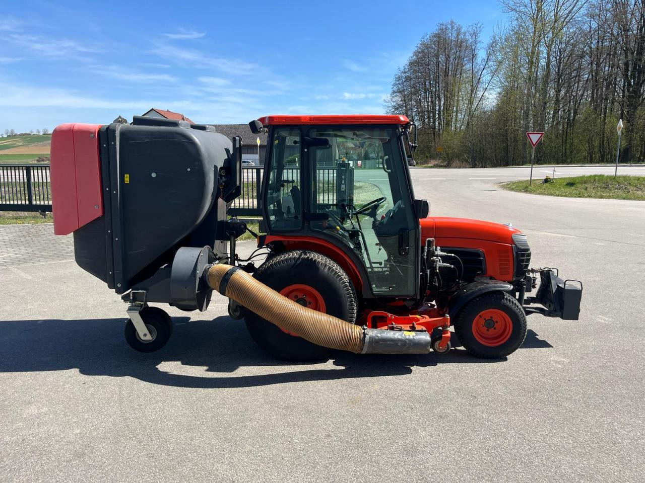 Kubota B3030 Rasenmäher mit Grüngutbehälter, Hochentlader - 园林割草机:图4 Kubota B3030 Rasenmäher mit Grüngutbehälter, Hochentlader - 园林割草机:图4