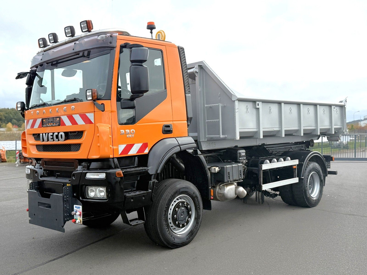 Iveco Trakker 330 EEV Winterdienst Abroll - 吊钩升降车:图1 Iveco Trakker 330 EEV Winterdienst Abroll - 吊钩升降车:图1