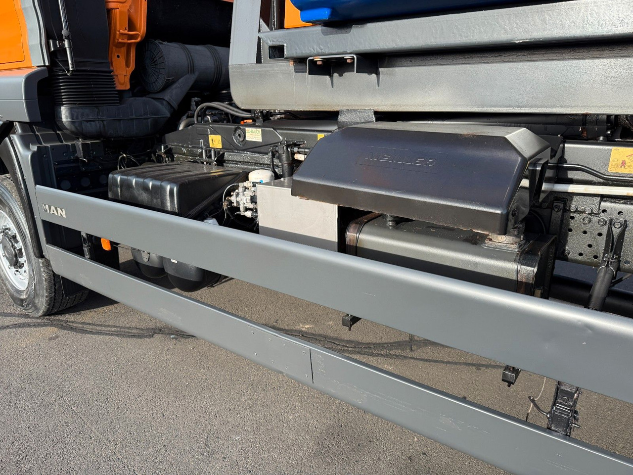 MAN TGA 18.360 4x4 Winterdienst Meiller Abroller - 吊钩升降车:图4 MAN TGA 18.360 4x4 Winterdienst Meiller Abroller - 吊钩升降车:图4