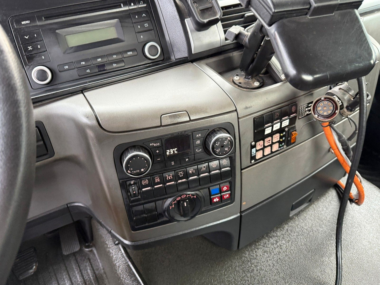 MAN TGS 18.360 4x4 Winterdienst Meiller Abroller - 吊钩升降车:图5 MAN TGS 18.360 4x4 Winterdienst Meiller Abroller - 吊钩升降车:图5