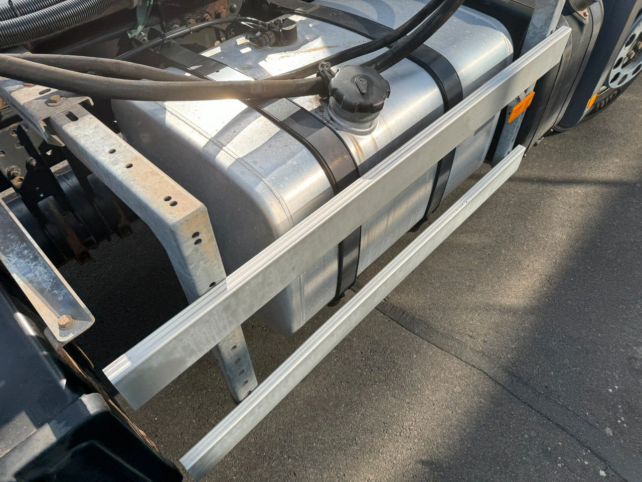 Mercedes-Benz Actros 1832 MP 3 Mercedes-Benz Actros 1832 MP 3 - 驾驶室底盘卡车:图5 Mercedes-Benz Actros 1832 MP 3 Mercedes-Benz Actros 1832 MP 3 - 驾驶室底盘卡车:图5