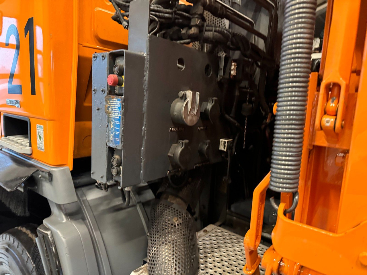 Mercedes-Benz Actros 2036 4x4 DautelWechselsystem Winterdienst Mercedes-Benz Actros 2036 4x4 DautelWechselsystem Winterdienst - 翻斗车:图5 Mercedes-Benz Actros 2036 4x4 DautelWechselsystem Winterdienst Mercedes-Benz Actros 2036 4x4 DautelWechselsystem Winterdienst - 翻斗车:图5