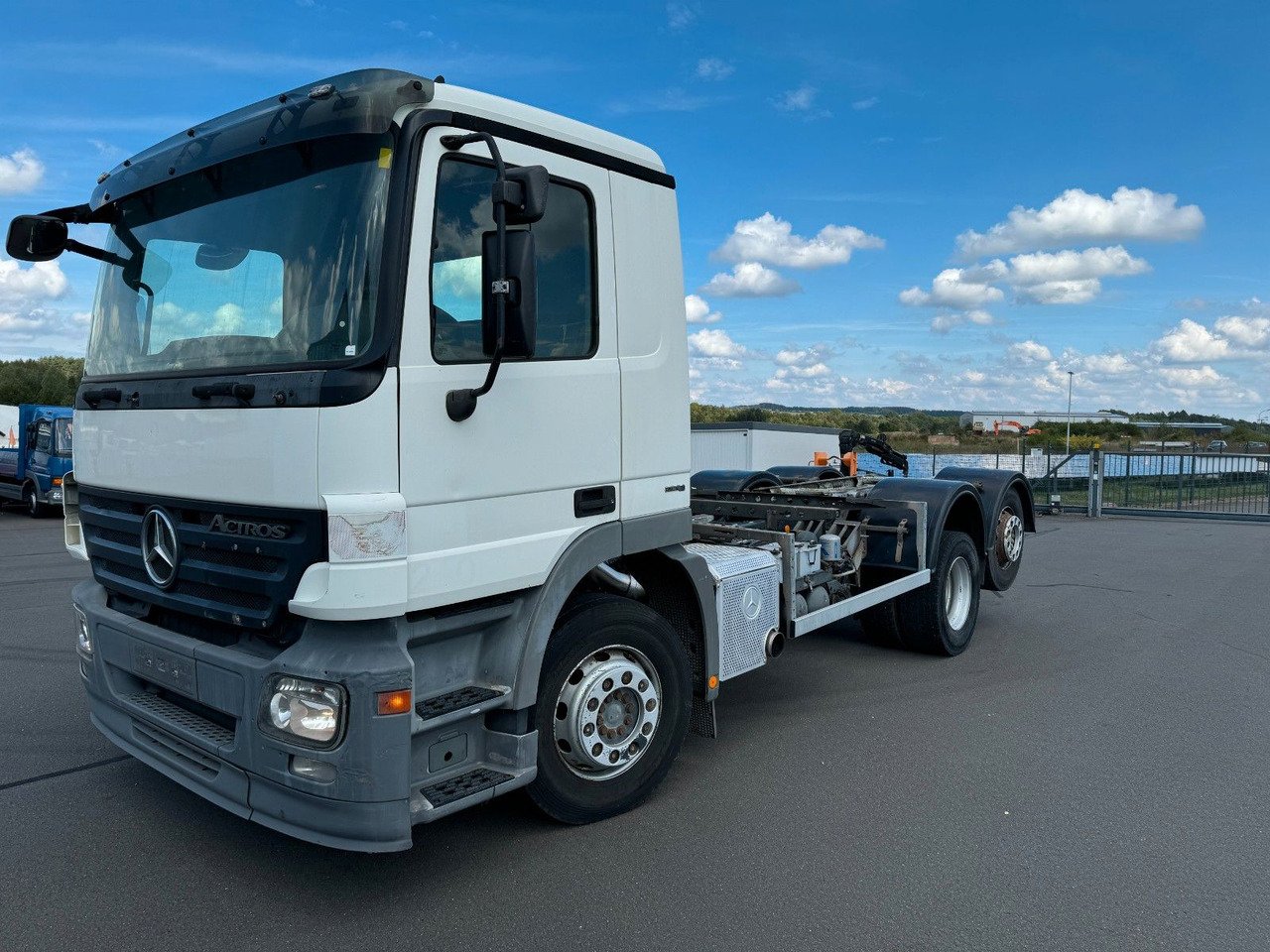 Mercedes-Benz Actros 2532 6x2 Fahrgestell Liftachse Lenkachse Mercedes-Benz Actros 2532 6x2 Fahrgestell Liftachse Lenkachse - 驾驶室底盘卡车:图1 Mercedes-Benz Actros 2532 6x2 Fahrgestell Liftachse Lenkachse Mercedes-Benz Actros 2532 6x2 Fahrgestell Liftachse Lenkachse - 驾驶室底盘卡车:图1