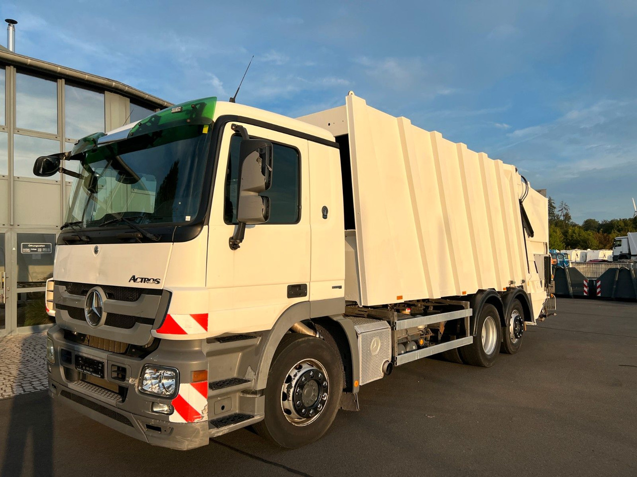 Mercedes-Benz Actros 2532 6x2 MP3 Faun Power Press 524 - 垃圾车:图1 Mercedes-Benz Actros 2532 6x2 MP3 Faun Power Press 524 - 垃圾车:图1
