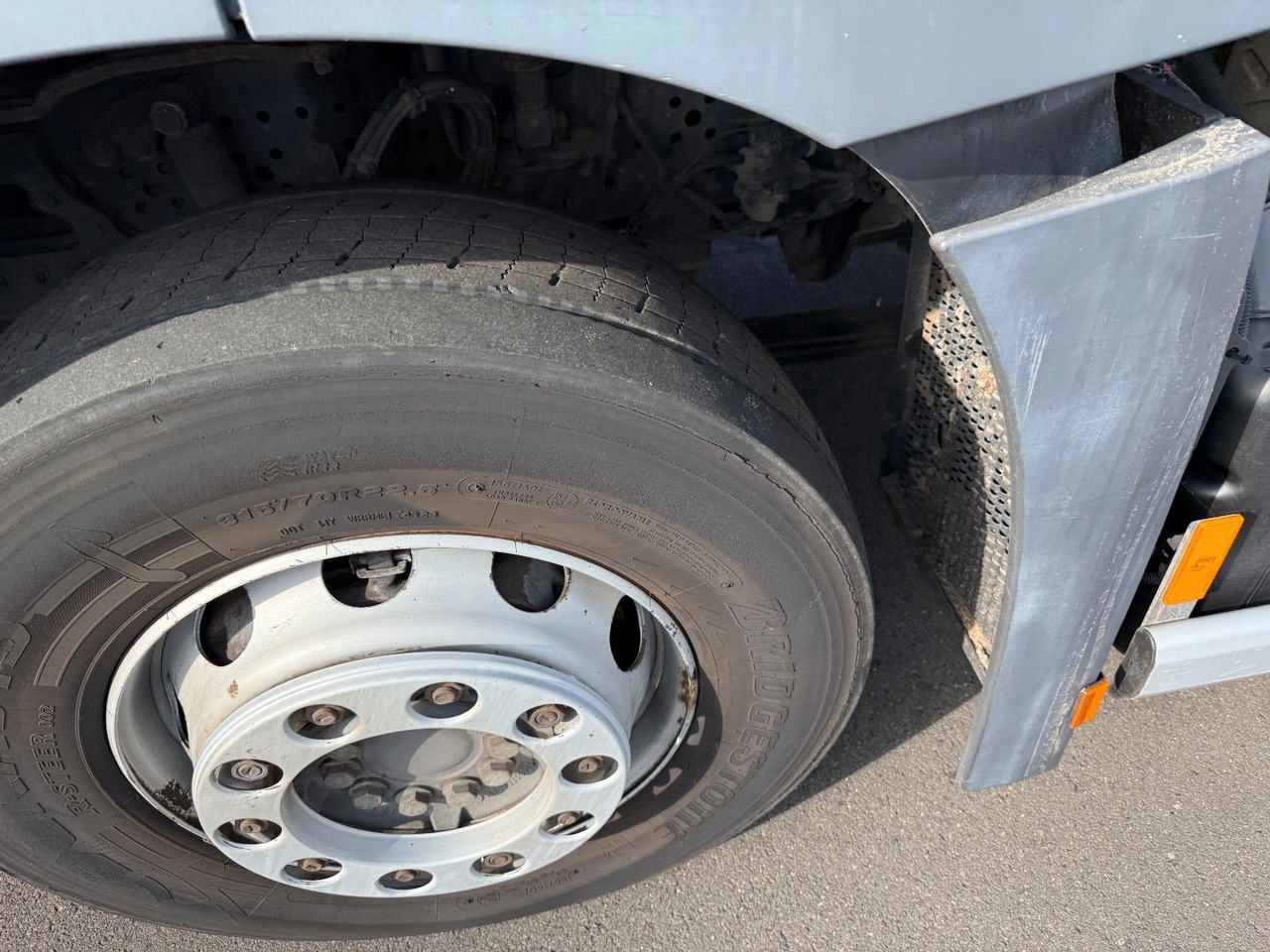 Mercedes-Benz Antos 2533 Seitenlader HS SL- VK- F - 垃圾车:图4 Mercedes-Benz Antos 2533 Seitenlader HS SL- VK- F - 垃圾车:图4