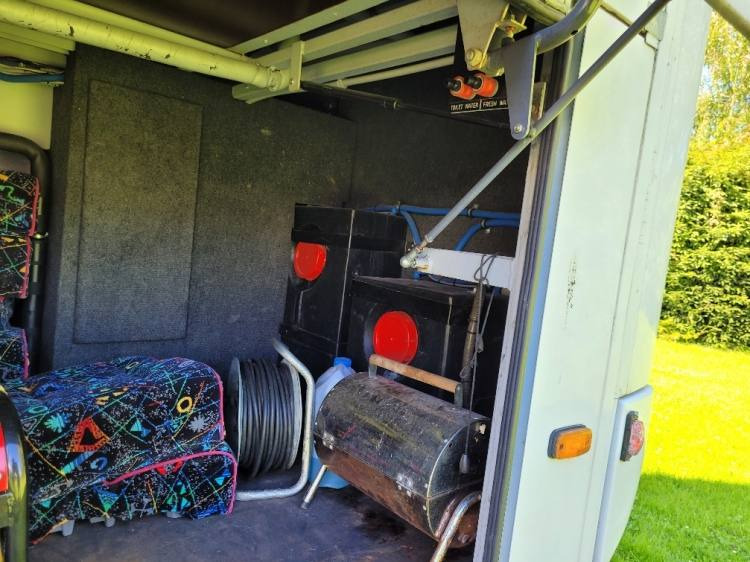 VOLVO B12M BERKHOF AXIAL70 MOTORHOME KLIMA 3.2003 - 长途客车:图4 VOLVO B12M BERKHOF AXIAL70 MOTORHOME KLIMA 3.2003 - 长途客车:图4