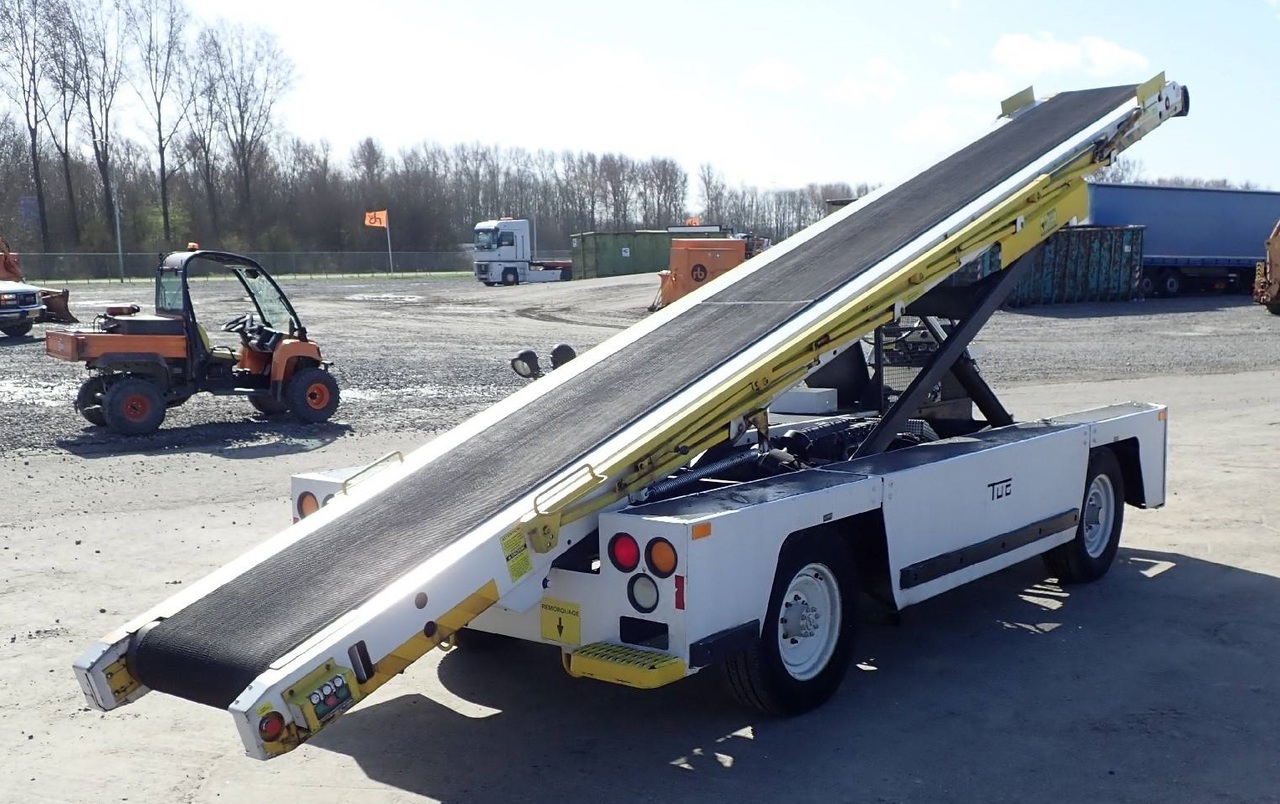 STEWART STEVENSON TUG Beltloader TUG 660-144 - 行李传送车:图4 STEWART STEVENSON TUG Beltloader TUG 660-144 - 行李传送车:图4