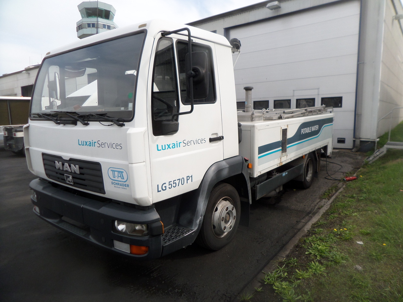 Schrader Water truck WSU 3000 MAN - 地面支援设备:图1 Schrader Water truck WSU 3000 MAN - 地面支援设备:图1