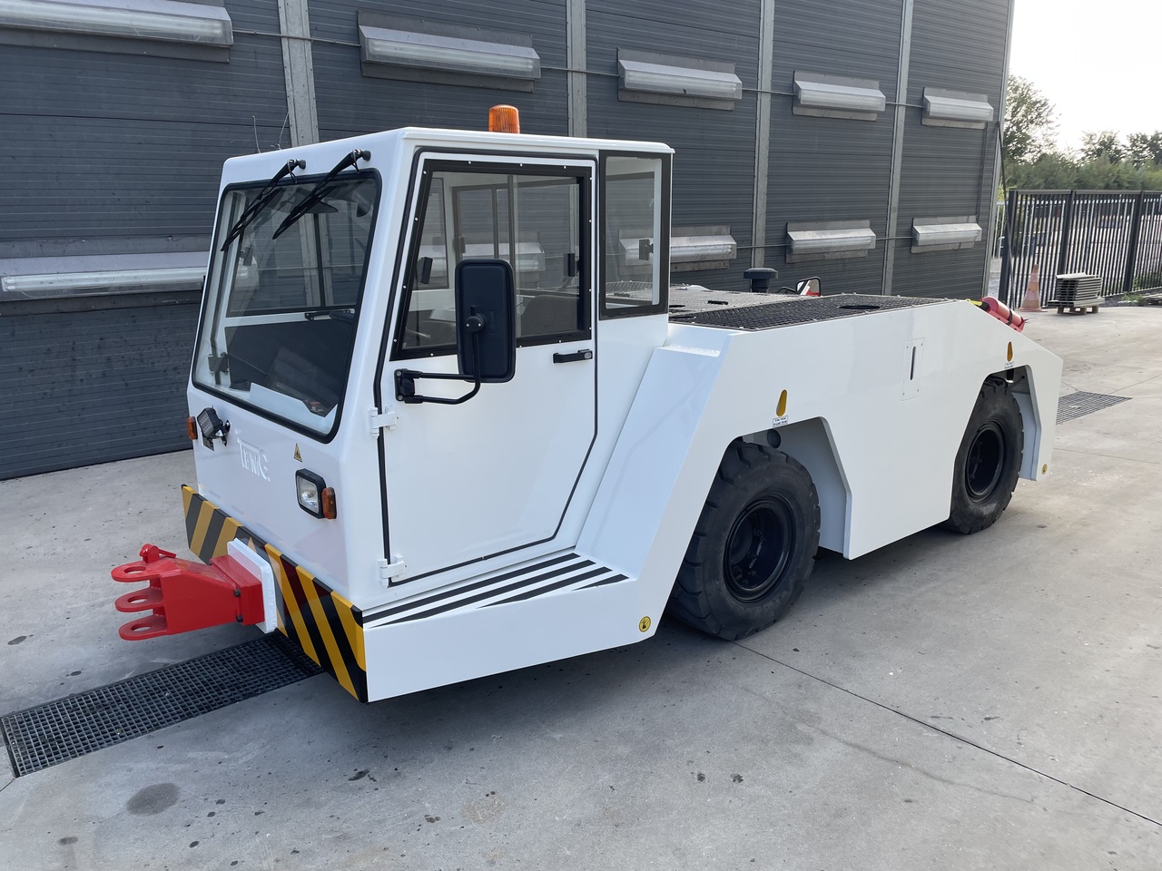 TEMG TG5012 - 后推牵引车:图1 TEMG TG5012 - 后推牵引车:图1