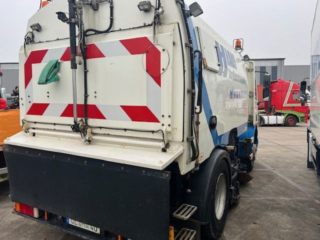 DAF 65 FA65.180 CF - 道路清扫机:图2 DAF 65 FA65.180 CF - 道路清扫机:图2