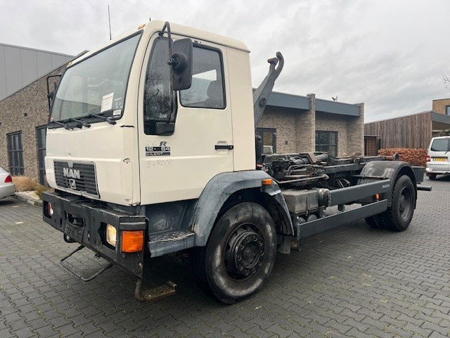 MAN 18.284 18.264 Steel spring - 集装箱运输车/ 可拆卸车身的卡车:图1 MAN 18.284 18.264 Steel spring - 集装箱运输车/ 可拆卸车身的卡车:图1