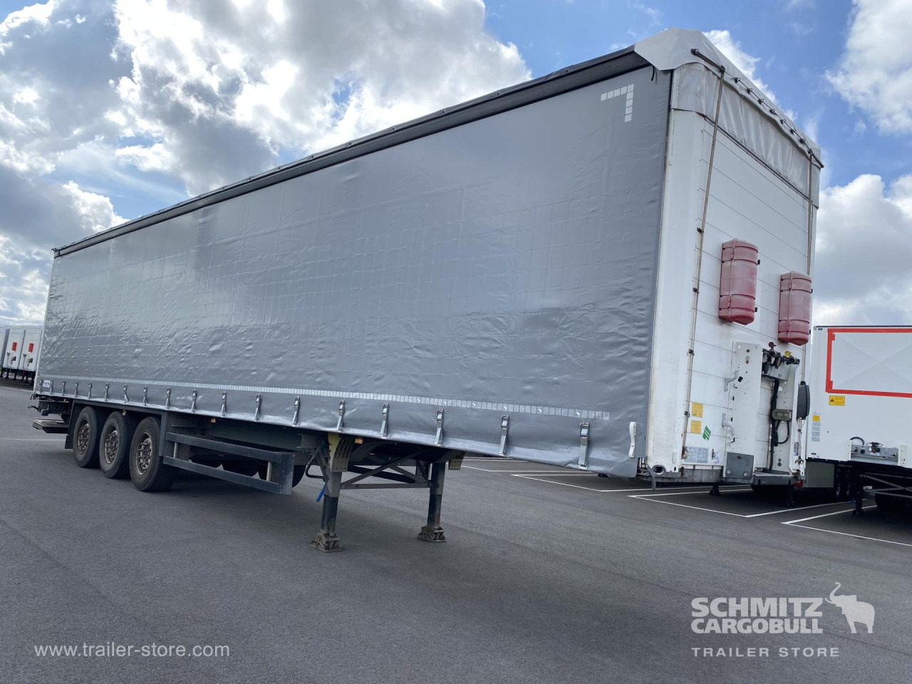SCHMITZ Curtainsider Standard Taillift - 侧帘半拖车:图1 SCHMITZ Curtainsider Standard Taillift - 侧帘半拖车:图1