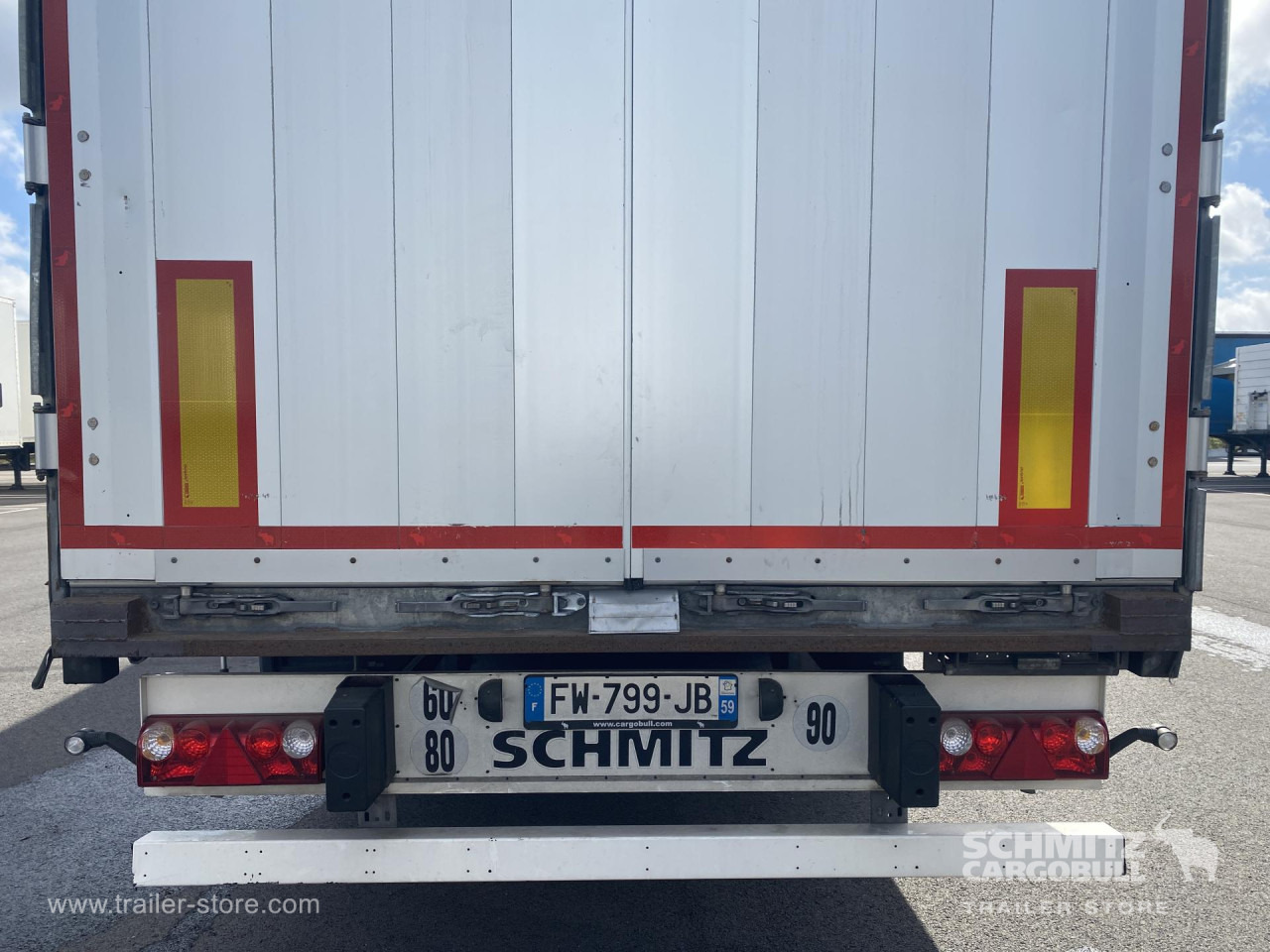 SCHMITZ Curtainsider Standard - 侧帘半拖车:图2 SCHMITZ Curtainsider Standard - 侧帘半拖车:图2