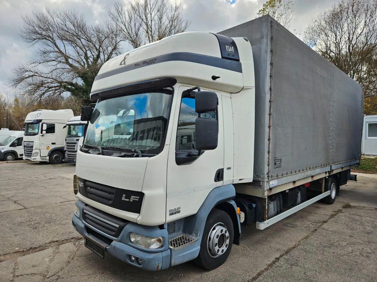 DAF LF 45.210 12t Euro5 EEV - 侧帘卡车:图1 DAF LF 45.210 12t Euro5 EEV - 侧帘卡车:图1