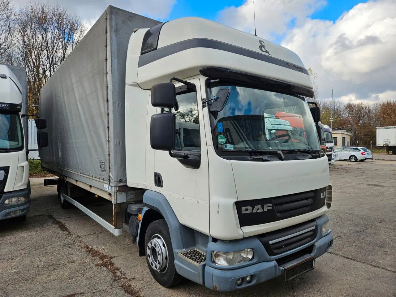 DAF LF 45.210 12t Euro5 EEV - 侧帘卡车:图2 DAF LF 45.210 12t Euro5 EEV - 侧帘卡车:图2