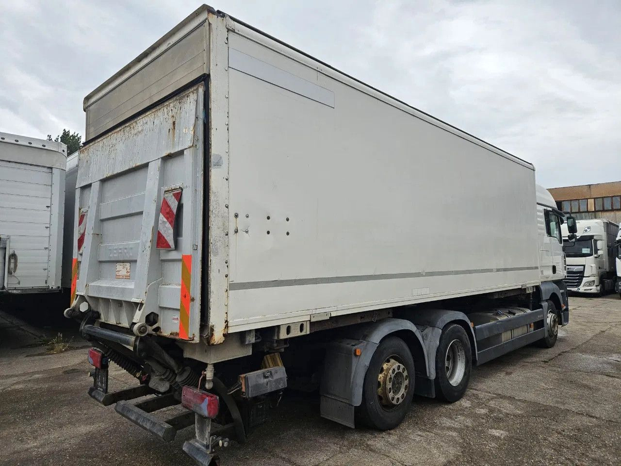 MAN TGA 26.400 BDF Tail Lift Euro5, New Smart2 Tacho - 集装箱运输车/ 可拆卸车身的卡车:图3 MAN TGA 26.400 BDF Tail Lift Euro5, New Smart2 Tacho - 集装箱运输车/ 可拆卸车身的卡车:图3