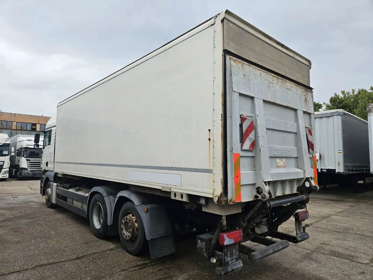 MAN TGA 26.400 BDF Tail Lift Euro5, New Smart2 Tacho - 集装箱运输车/ 可拆卸车身的卡车:图4 MAN TGA 26.400 BDF Tail Lift Euro5, New Smart2 Tacho - 集装箱运输车/ 可拆卸车身的卡车:图4