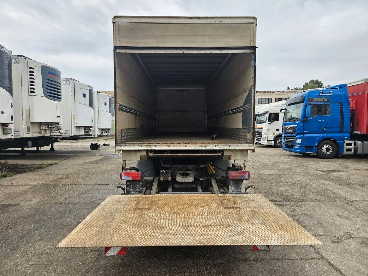MAN TGA 26.400 BDF Tail Lift Euro5, New Smart2 Tacho - 集装箱运输车/ 可拆卸车身的卡车:图5 MAN TGA 26.400 BDF Tail Lift Euro5, New Smart2 Tacho - 集装箱运输车/ 可拆卸车身的卡车:图5