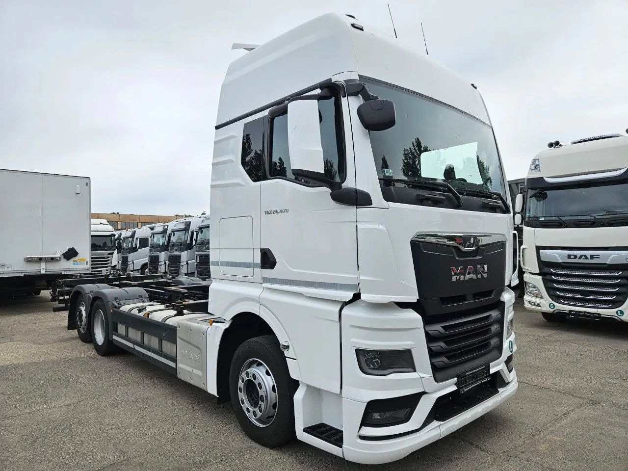 MAN TGX 26.470 XXL BDF 6x2 2 units, NAVI, Lift Axle - 集装箱运输车/ 可拆卸车身的卡车:图2 MAN TGX 26.470 XXL BDF 6x2 2 units, NAVI, Lift Axle - 集装箱运输车/ 可拆卸车身的卡车:图2