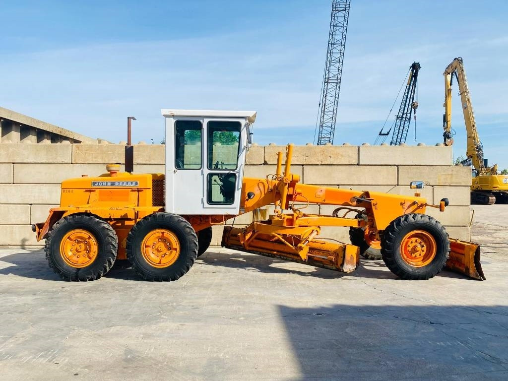 John Deere 570 A - 平路机:图2 John Deere 570 A - 平路机:图2