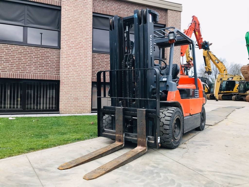 Toyota 7 FB MF 50 - 电动叉车:图1 Toyota 7 FB MF 50 - 电动叉车:图1