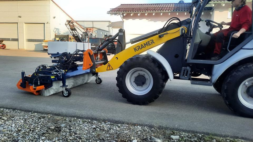 Kehrmaschine Kramer 1,2, 1,5, 1,8 2,3 2,8m Euro Radlader Hoflader - 扫地机:图2 Kehrmaschine Kramer 1,2, 1,5, 1,8 2,3 2,8m Euro Radlader Hoflader - 扫地机:图2