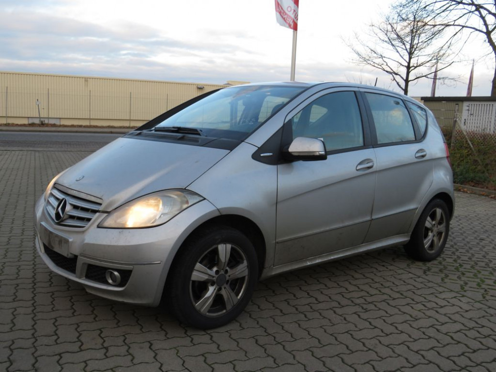 MERCEDES-BENZ A-Klasse 200 Avantgarde PKW - 卡车:图1 MERCEDES-BENZ A-Klasse 200 Avantgarde PKW - 卡车:图1