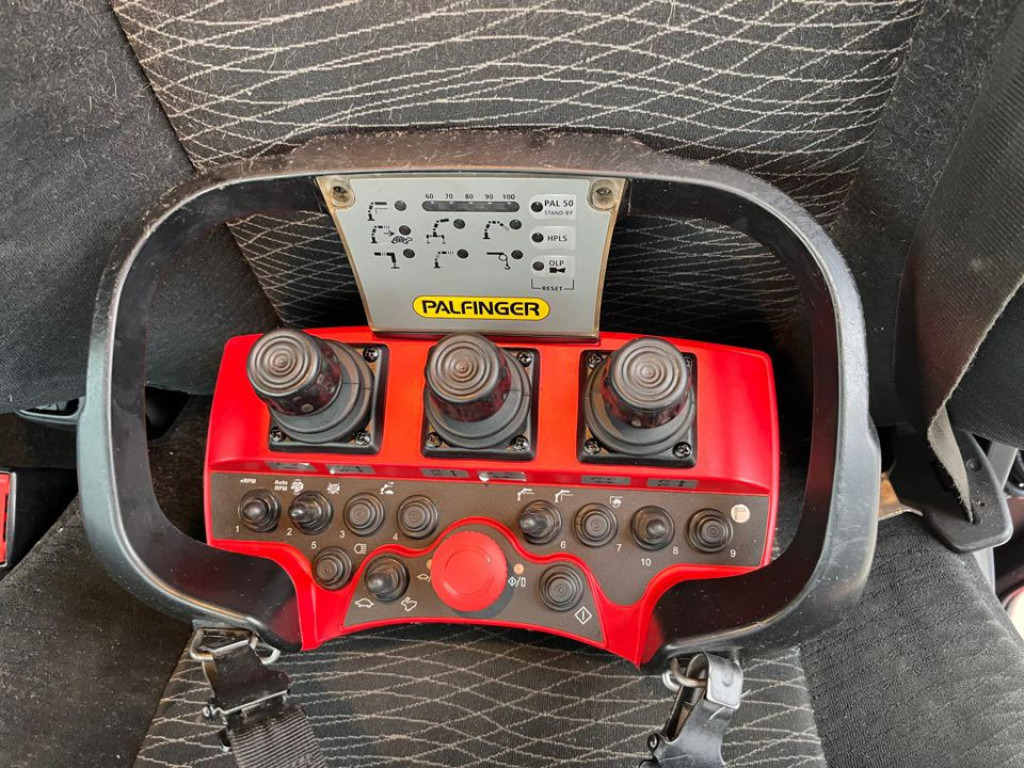 MERCEDES-BENZ Arocs 1845 4x4 HAD 2-Achs Allradkipper Heckkran Funk - 翻斗车, 起重车:图3 MERCEDES-BENZ Arocs 1845 4x4 HAD 2-Achs Allradkipper Heckkran Funk - 翻斗车, 起重车:图3