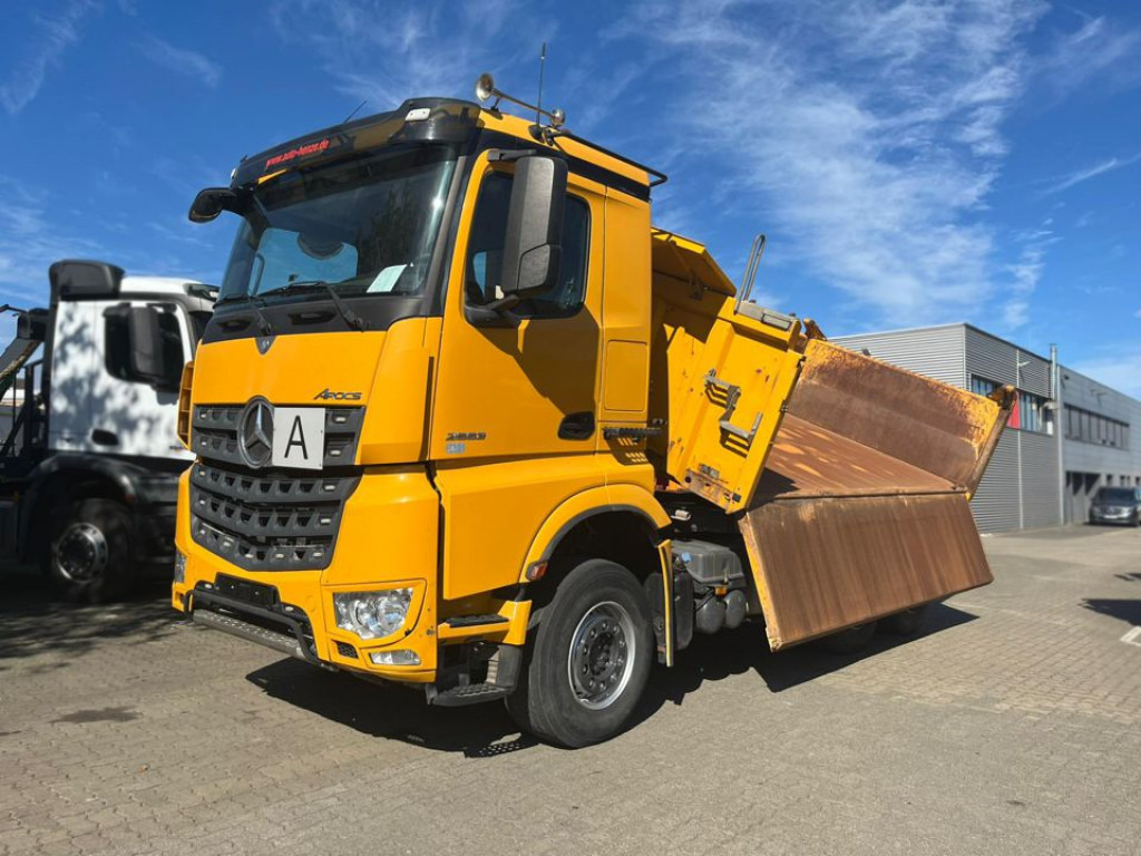 MERCEDES-BENZ Arocs 2663 6x4 3-Achs Kipper Meiller Bordmatik - 翻斗车:图1 MERCEDES-BENZ Arocs 2663 6x4 3-Achs Kipper Meiller Bordmatik - 翻斗车:图1