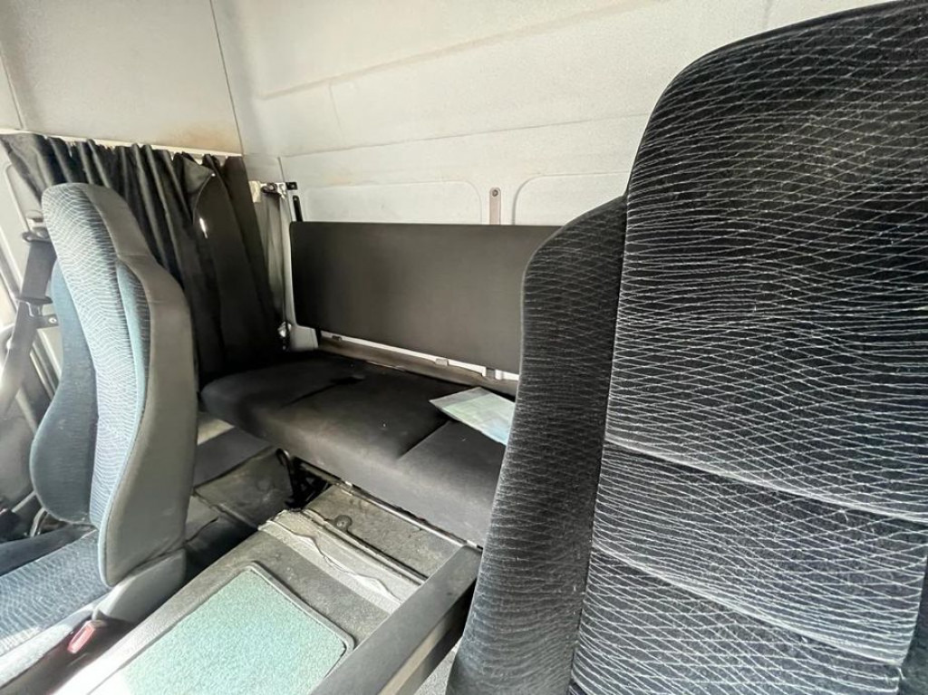 MERCEDES-BENZ Atego 818 L Möbelkoffer LBW Möbelkoffer gr.Fhs+Sitzreihe - 厢式货车:图3 MERCEDES-BENZ Atego 818 L Möbelkoffer LBW Möbelkoffer gr.Fhs+Sitzreihe - 厢式货车:图3