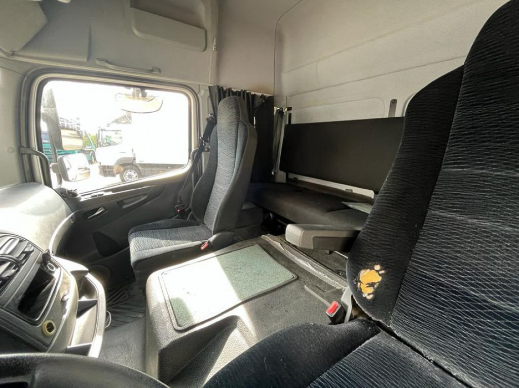 MERCEDES-BENZ Atego 818 L Möbelkoffer LBW Möbelkoffer gr.Fhs+Sitzreihe - 厢式货车:图2 MERCEDES-BENZ Atego 818 L Möbelkoffer LBW Möbelkoffer gr.Fhs+Sitzreihe - 厢式货车:图2