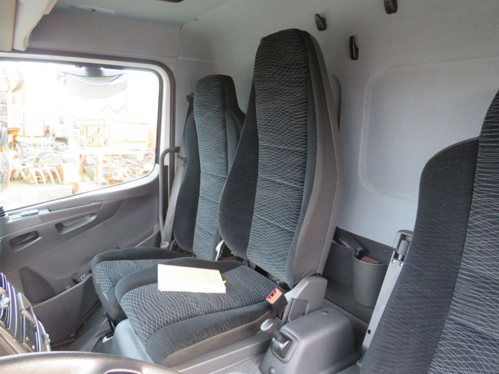MERCEDES-BENZ Atego 818 L Pritsche LBW LBW 1 to AHK+Luftans - 侧帘货车:图3 MERCEDES-BENZ Atego 818 L Pritsche LBW LBW 1 to AHK+Luftans - 侧帘货车:图3
