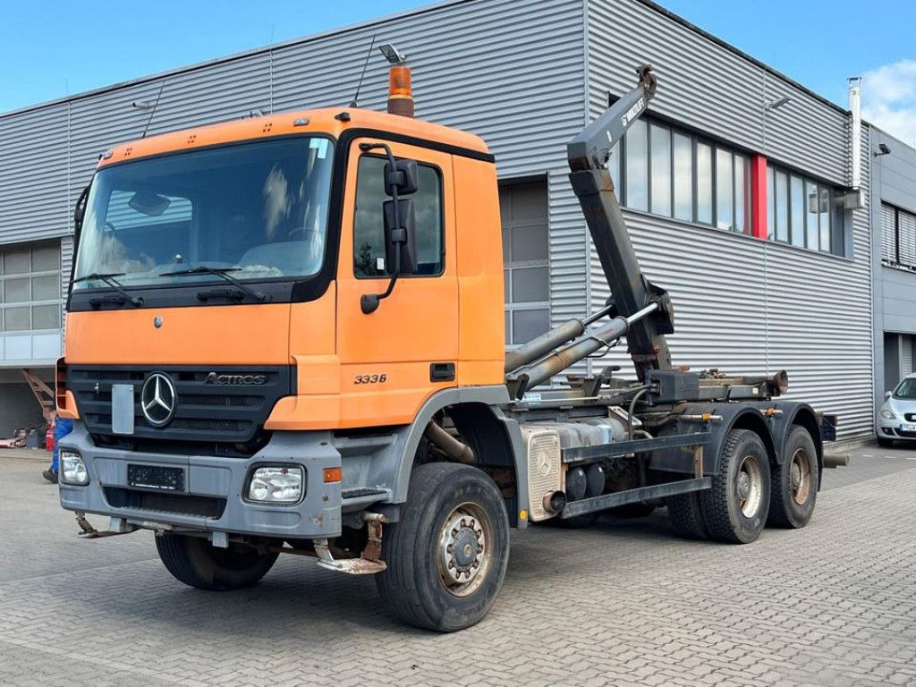 Mercedes-Benz Actros 3336 AK 6x6 Abrollkipper org. nur 84TKM - 吊钩升降车:图1 Mercedes-Benz Actros 3336 AK 6x6 Abrollkipper org. nur 84TKM - 吊钩升降车:图1