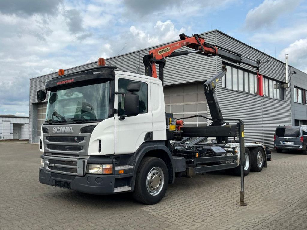 Scania P 360 6x2 Abrollkipper mit Kran Lift/Lenkachse Scania P 360 6x2 Abrollkipper mit Kran Lift/Lenkachse - 吊钩升降车, 起重车:图1 Scania P 360 6x2 Abrollkipper mit Kran Lift/Lenkachse Scania P 360 6x2 Abrollkipper mit Kran Lift/Lenkachse - 吊钩升降车, 起重车:图1