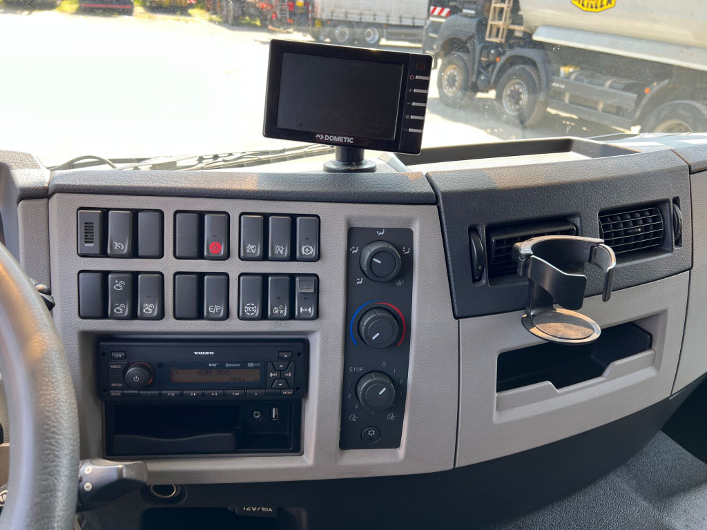 VOLVO (S) Truck FE 320 Kühlkoffer LBW Thermokin T 1200R - 冷藏车:图2 VOLVO (S) Truck FE 320 Kühlkoffer LBW Thermokin T 1200R - 冷藏车:图2