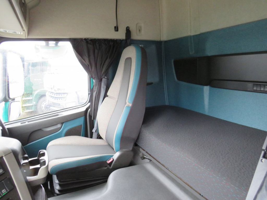VOLVO (S) Truck FM 380 Pritsche LBW LBW 2to Tautli.+Edscha - 侧帘卡车:图5 VOLVO (S) Truck FM 380 Pritsche LBW LBW 2to Tautli.+Edscha - 侧帘卡车:图5