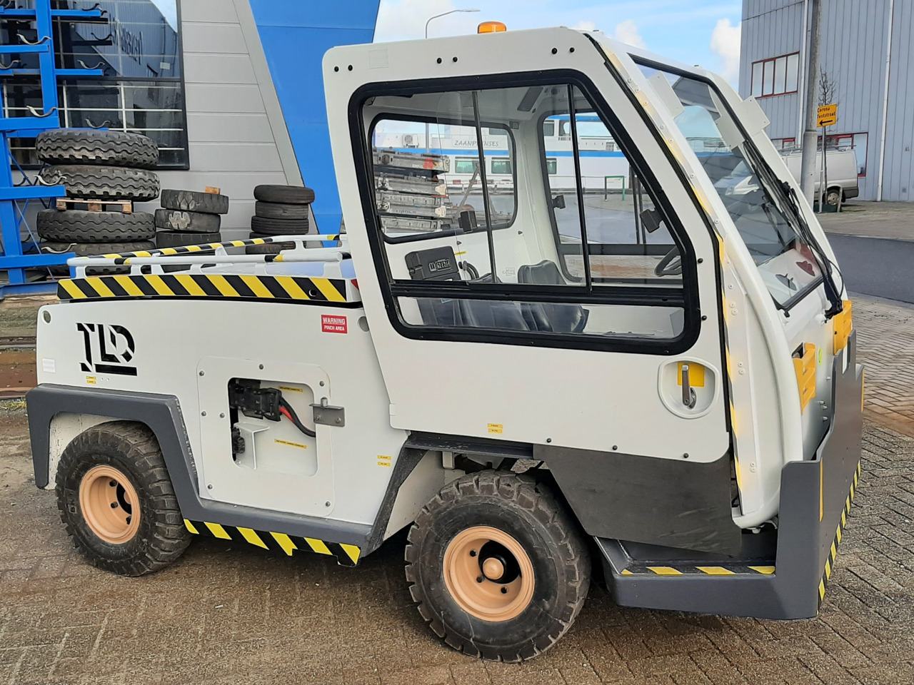 Baggage tractor TLD - 行李牵引车:图1 Baggage tractor TLD - 行李牵引车:图1