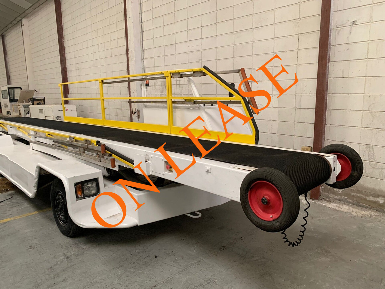 Belt Loader AMSS BL800 - 行李传送车:图1 Belt Loader AMSS BL800 - 行李传送车:图1