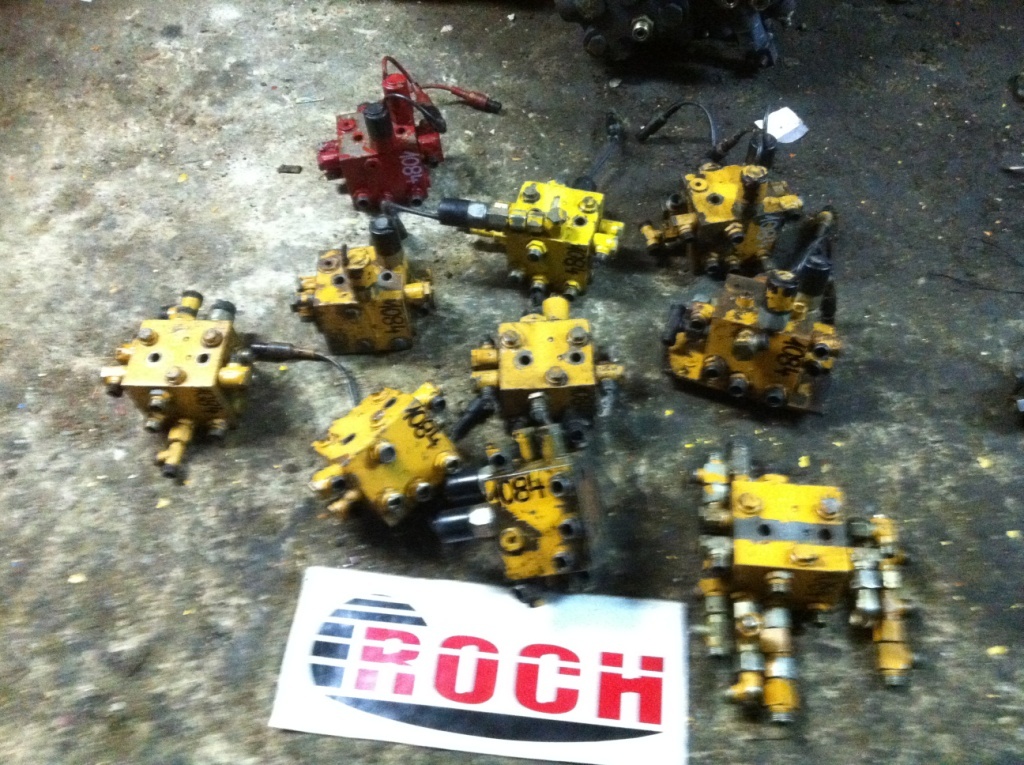 W3Z-1334 - 液压阀 适用于 挖掘机:图1 W3Z-1334 - 液压阀 适用于 挖掘机:图1