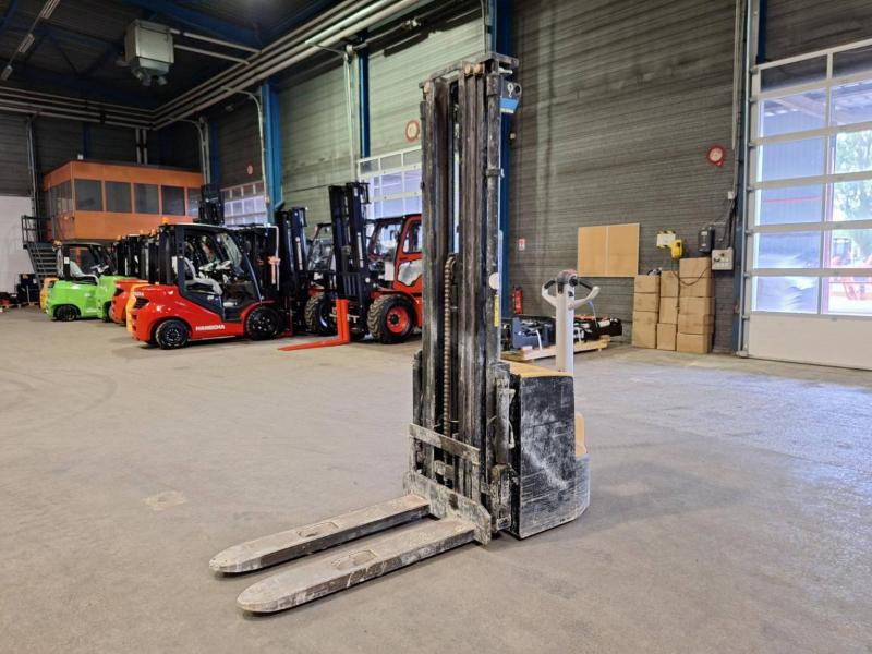 Caterpillar NSP16N2 - 堆垛机:图5 Caterpillar NSP16N2 - 堆垛机:图5