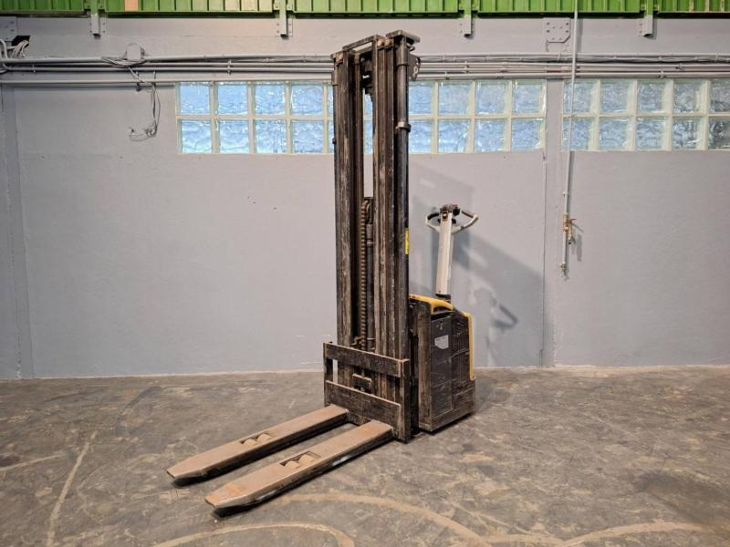 Caterpillar NSP16N - 堆垛机:图2 Caterpillar NSP16N - 堆垛机:图2