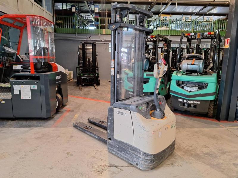 Crown ES4000-1.6 - 堆垛机:图5 Crown ES4000-1.6 - 堆垛机:图5