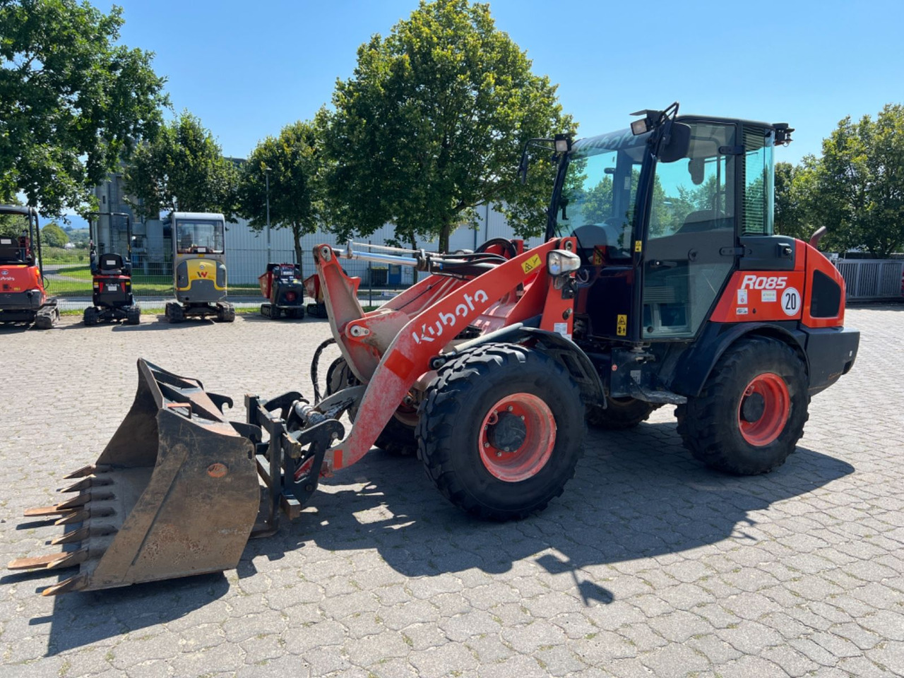 Kubota R 085, Bj 19, 1950 BH, SWE, Schaufel, Gabel - 轮式装载机:图1 Kubota R 085, Bj 19, 1950 BH, SWE, Schaufel, Gabel - 轮式装载机:图1