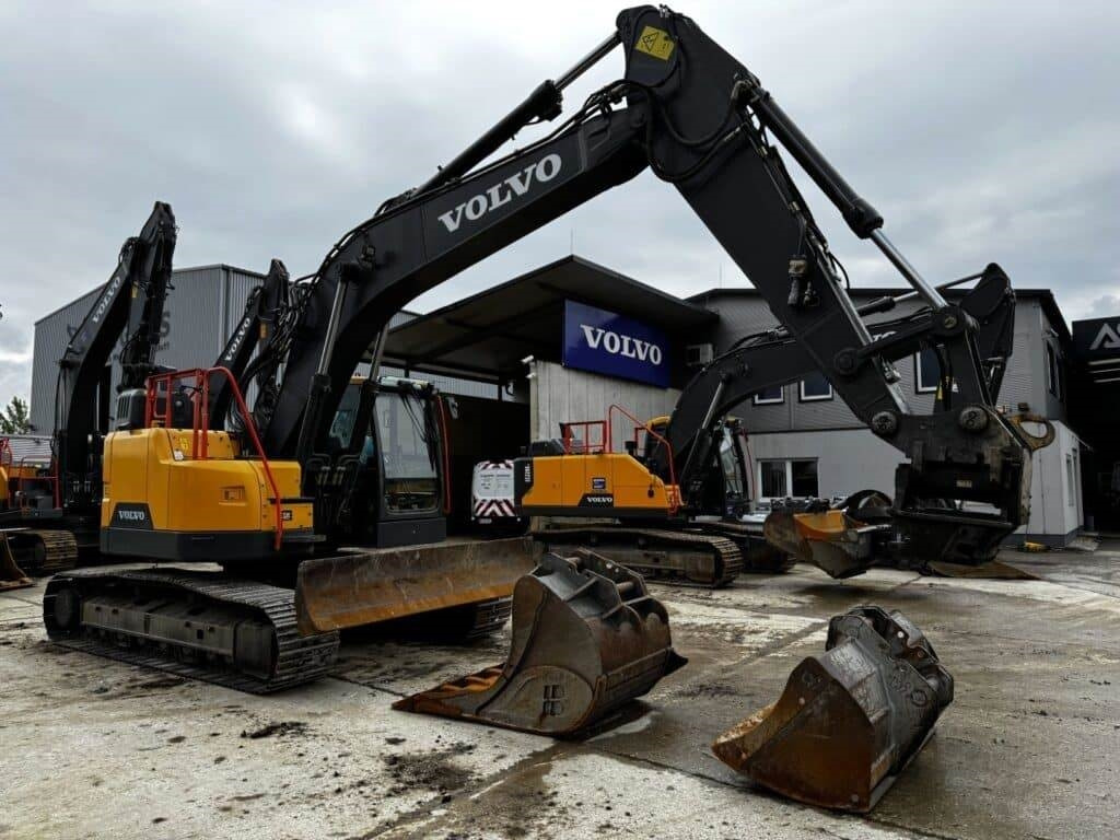 Volvo ECR235EL - 履带式挖掘机:图1 Volvo ECR235EL - 履带式挖掘机:图1