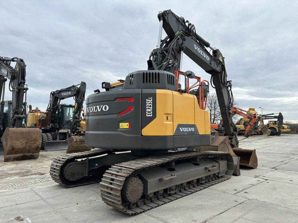 Volvo ECR235EL - 履带式挖掘机:图3 Volvo ECR235EL - 履带式挖掘机:图3