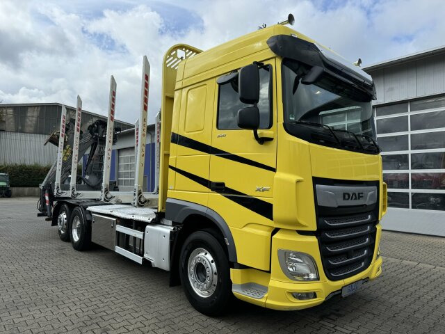 DAF XF 530 6x2 Holztransport Kran PENZ 15Z9.50 - 木材运输车, 起重车:图1 DAF XF 530 6x2 Holztransport Kran PENZ 15Z9.50 - 木材运输车, 起重车:图1
