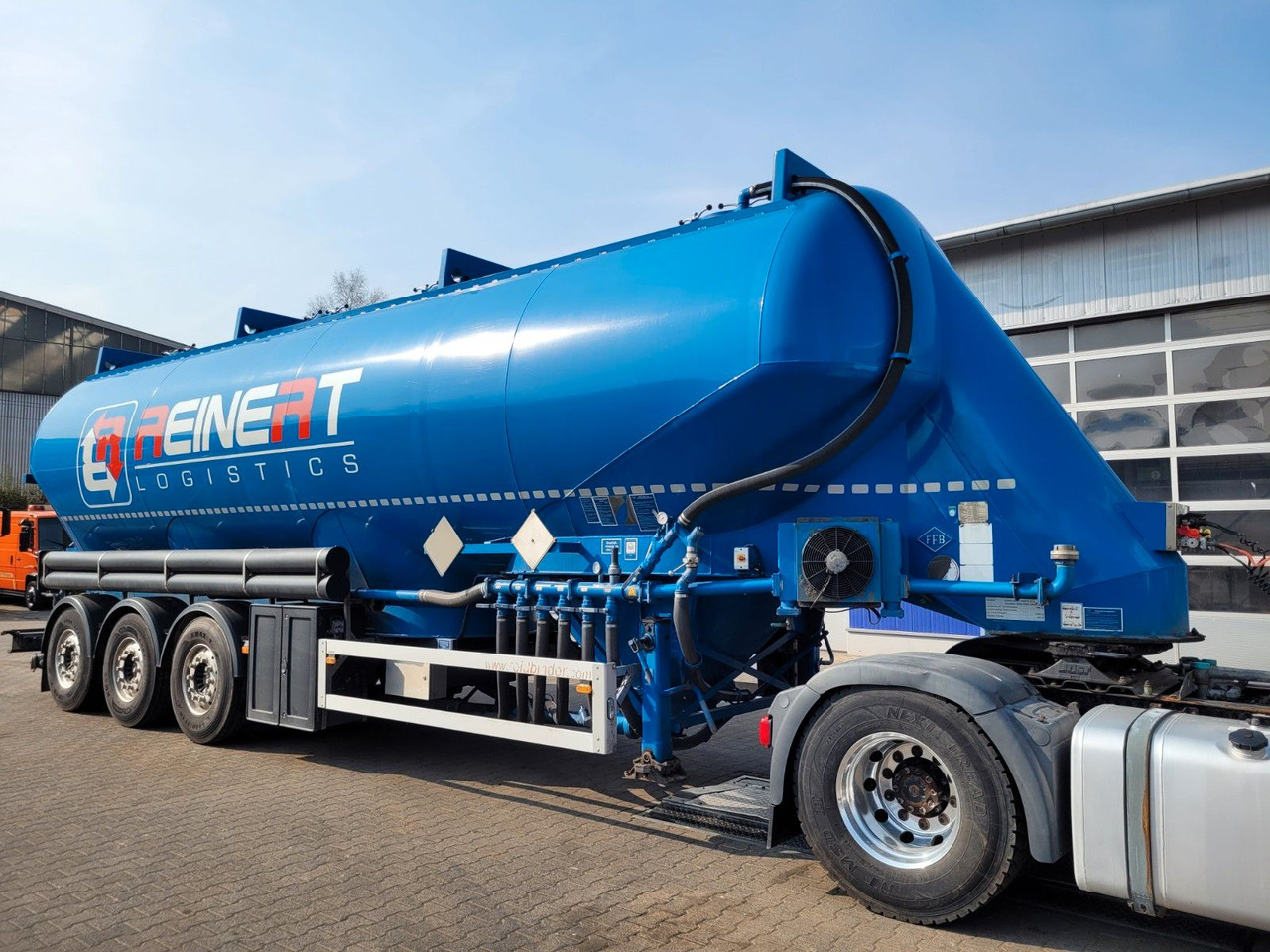 Feldbinder EUT 56.3 Liegend Silo mit ADR AT *56.000 L - 筒仓拖车:图1 Feldbinder EUT 56.3 Liegend Silo mit ADR AT *56.000 L - 筒仓拖车:图1