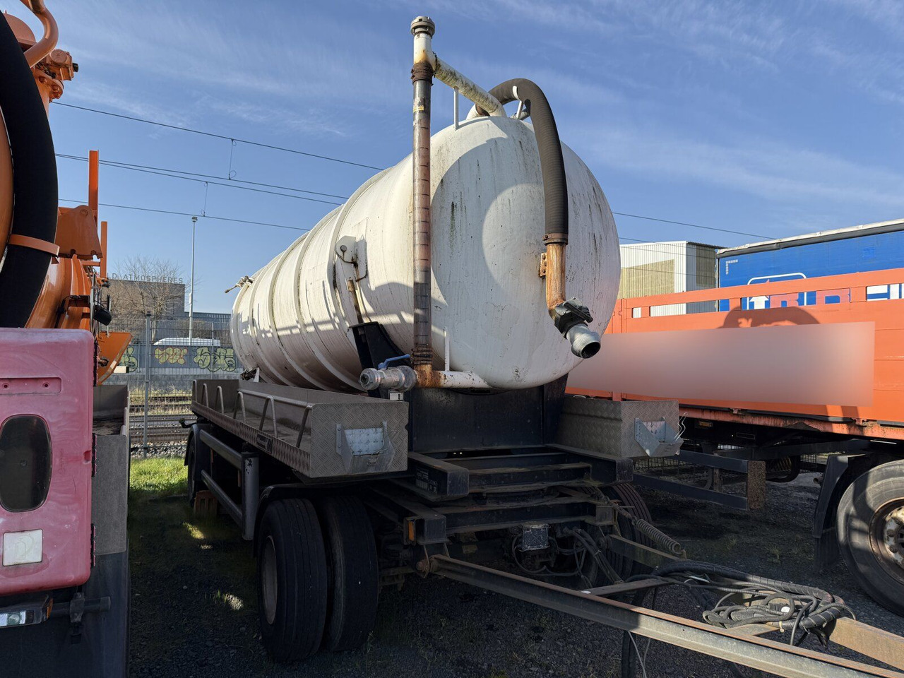 Hüffermann HSD181D Tankanhänger für nicht GGVS Güter - 液罐拖车:图1 Hüffermann HSD181D Tankanhänger für nicht GGVS Güter - 液罐拖车:图1