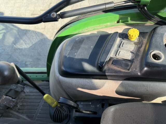 John Deere 3520 Kommunaltrak. Frontkraftheber Kuppeldreieck - 市政牵引车:图5 John Deere 3520 Kommunaltrak. Frontkraftheber Kuppeldreieck - 市政牵引车:图5