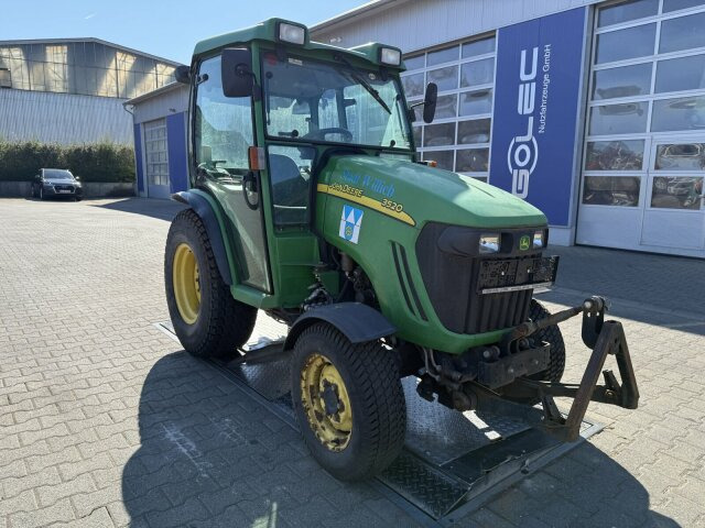 John Deere 3520 Kommunaltrak. Frontkraftheber Kuppeldreieck - 市政牵引车:图1 John Deere 3520 Kommunaltrak. Frontkraftheber Kuppeldreieck - 市政牵引车:图1